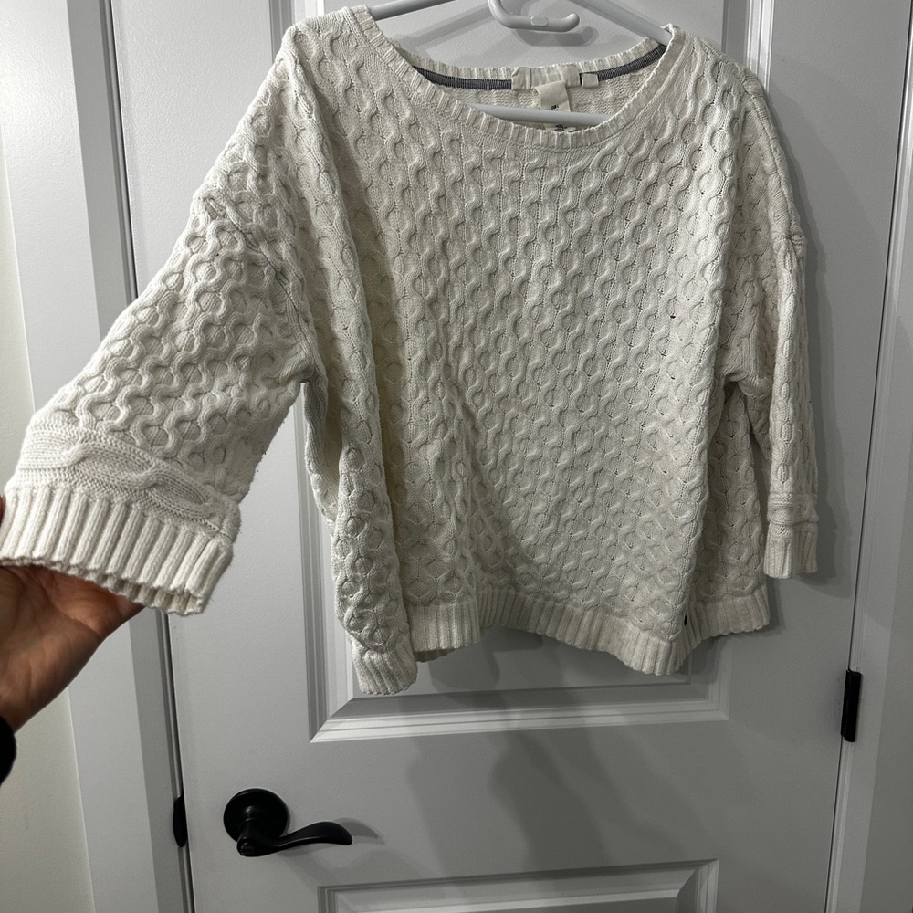 095. Women's Cream Sweater.